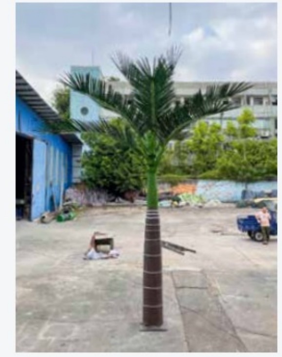 Fiberglass trunk artificial palm tree